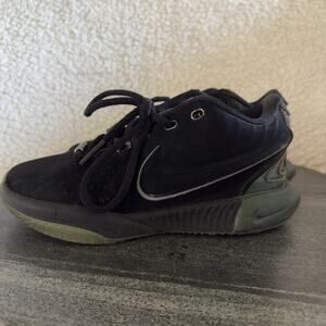 Nike Kids LeBron 21 Low Top Lace-Up Sneaker Black Iron Grey Shoes Size 4Y